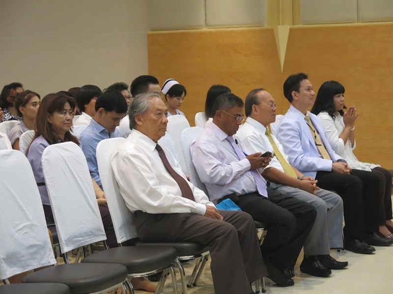 ทำบุญตักบาตร โรงพยาบาลรามคำแหง