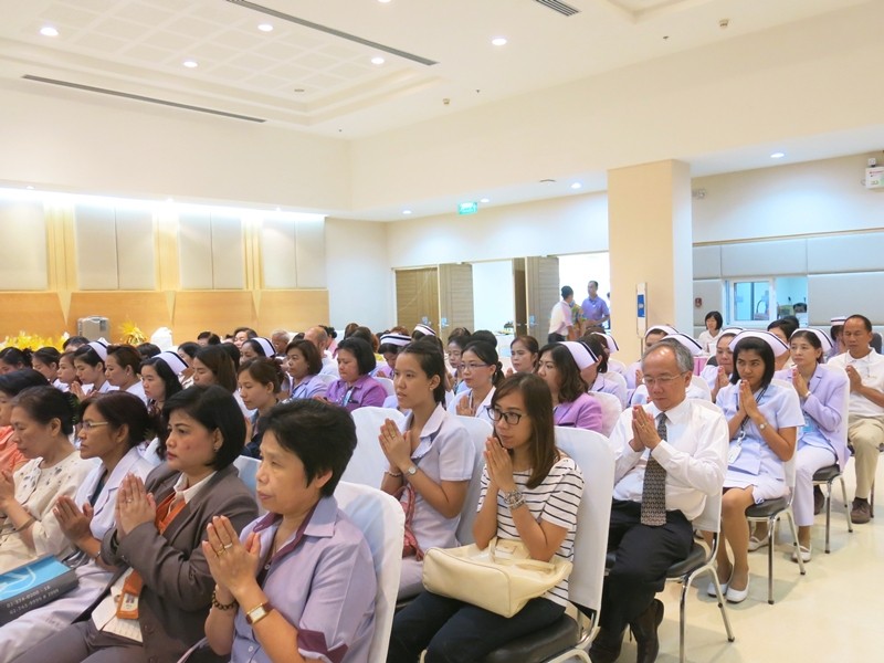ทำบุญตักบาตร โรงพยาบาลรามคำแหง