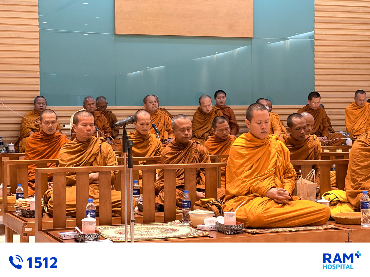 ทำบุญตักบาตร