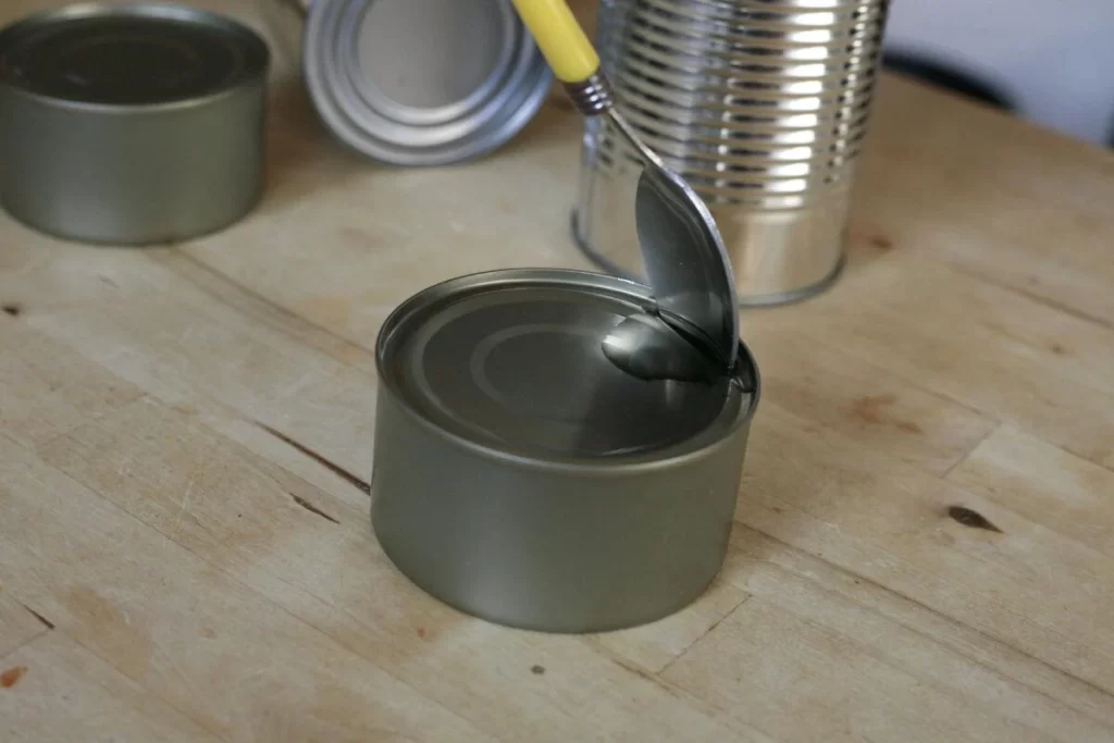 How to open a can without a can opener